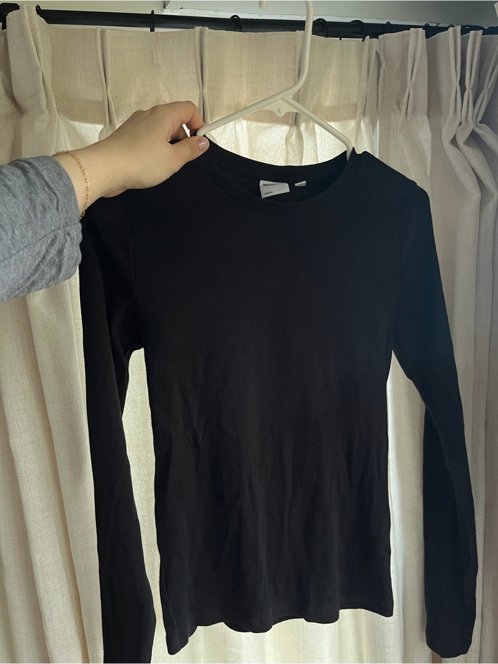Aritzia TNA Black Long Sleeve Crewneck Top